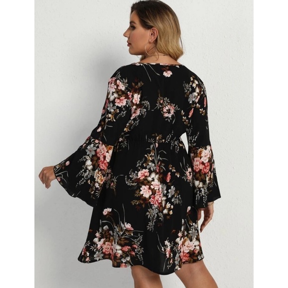 NWOT Black Floral Surplice V-Neck Bell Sleeve Dress 4XL - Picture 2 of 16